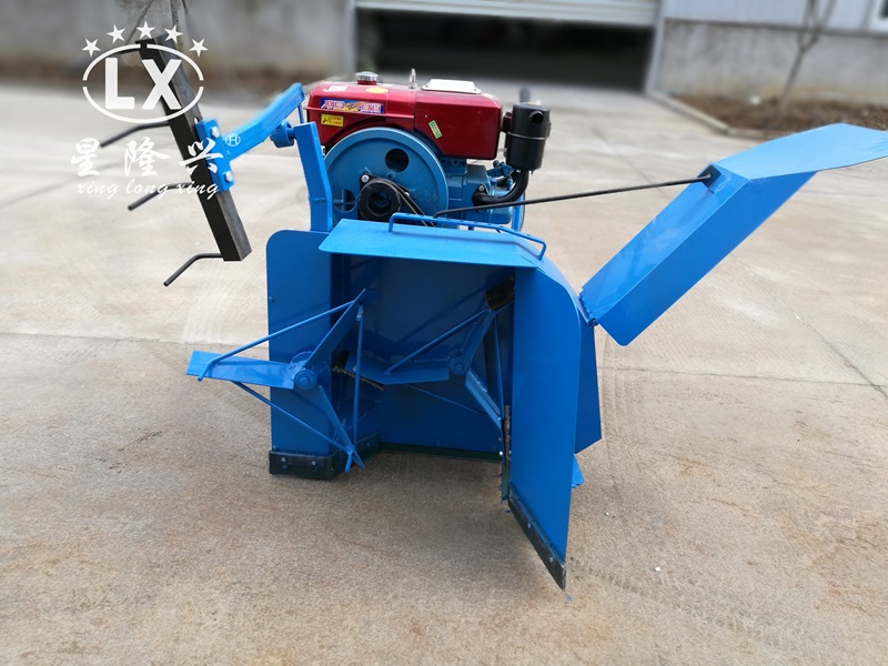 自走式柴油拌料機(jī) 自走式柴油拌料機(jī)