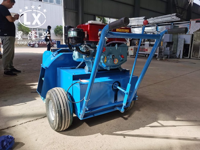 自走式柴油拌料機(jī) 自走式柴油拌料機(jī)