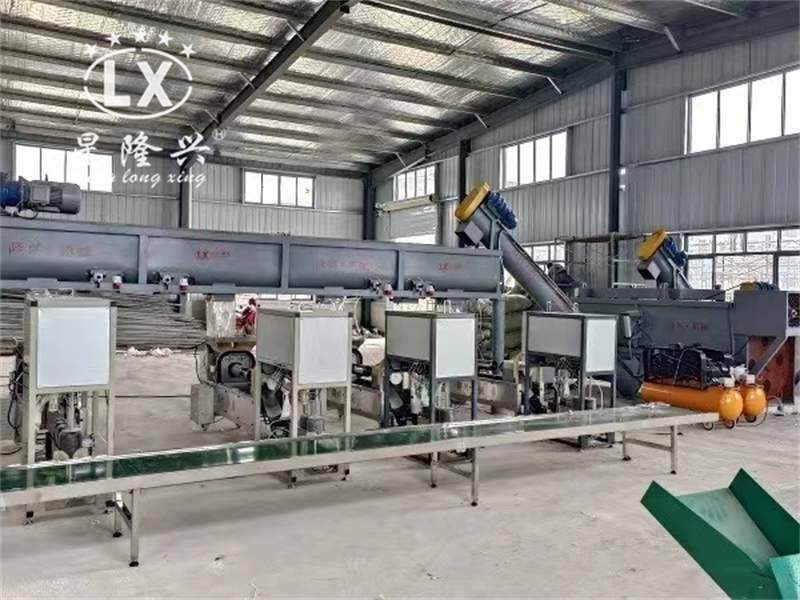 自動(dòng)套袋食用菌裝袋機(jī)使用過(guò)程中的注意事項(xiàng)